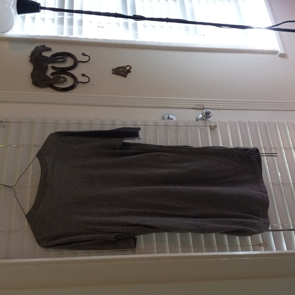 Pea in a Pod Maternity Top, gray, long tee type w scrunched ends on sides, Large - Picture 2 of 3